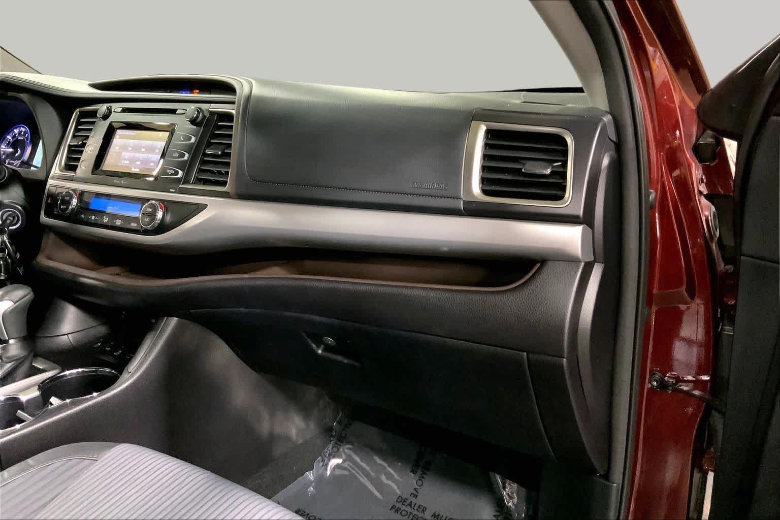 Used 2015 Toyota Highlander Plus AWD/4WD image 19