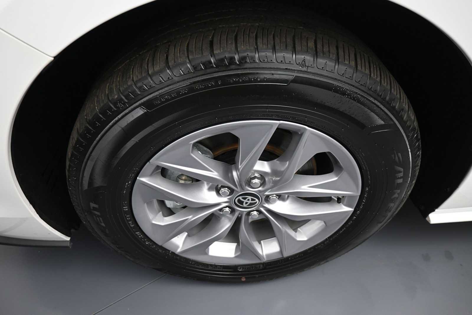 Certified 2025 Toyota Sienna LE FWD image 13
