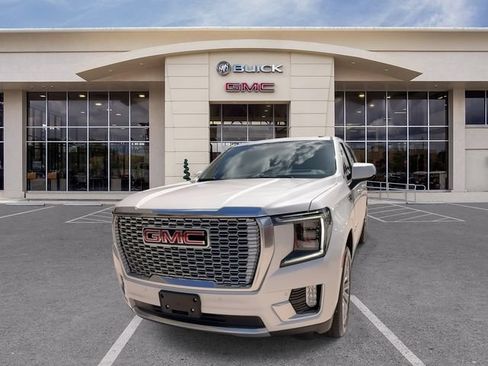 Certified 2022 GMC Yukon XL Denali w/ Denali Ultimate Package AWD/4WD image 5