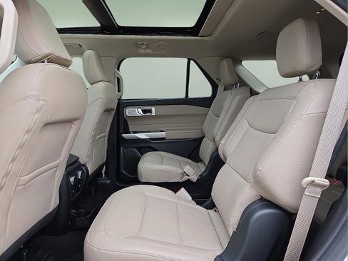 Certified 2022 Ford Explorer Limited w/ Limited Technology Package AWD/4WD image 11