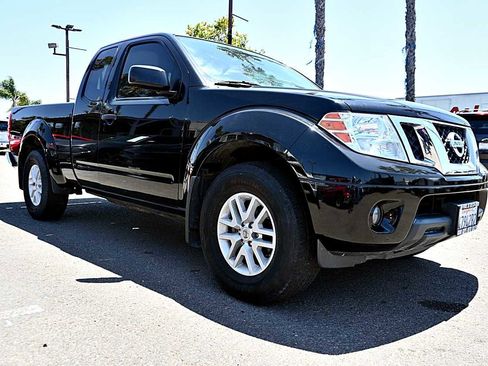 Used 2017 Nissan Frontier SV RWD image 3