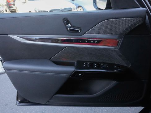 Certified 2024 BMW 740i RWD image 28