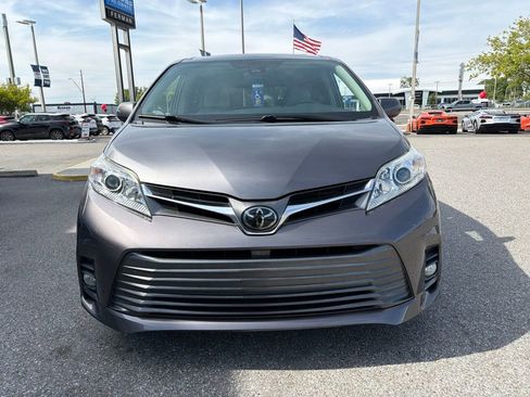 Used 2018 Toyota Sienna XLE w/ XLE Navigation Package FWD image 10