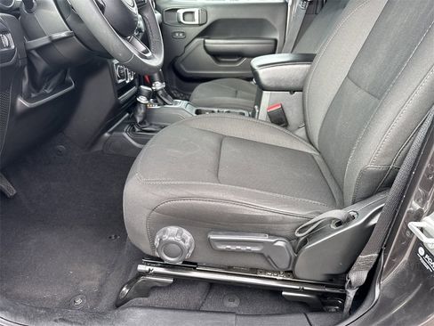 Used 2023 Jeep Gladiator Sport image 13