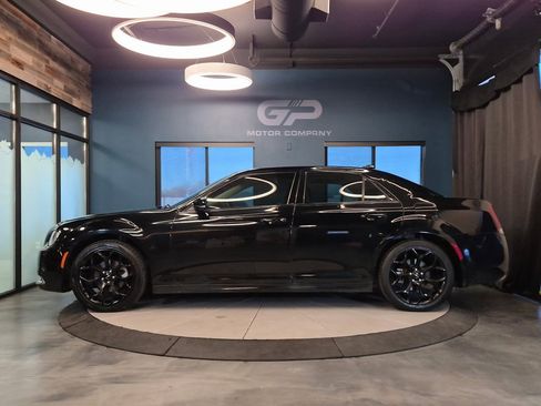 Used 2021 Chrysler 300 Touring L image 6