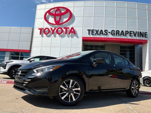 Used 2025 Nissan Versa SV FWD image 2
