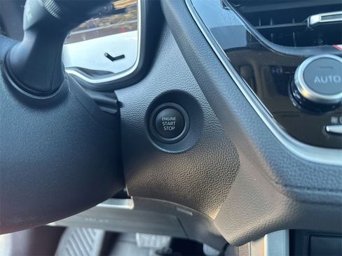 Used 2025 Toyota Corolla Cross XLE image 22