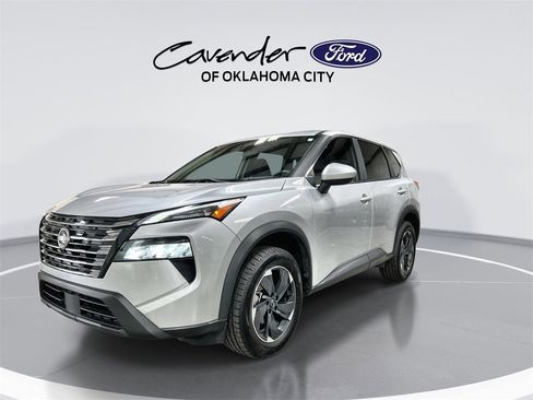 Used 2024 Nissan Rogue SV image 4