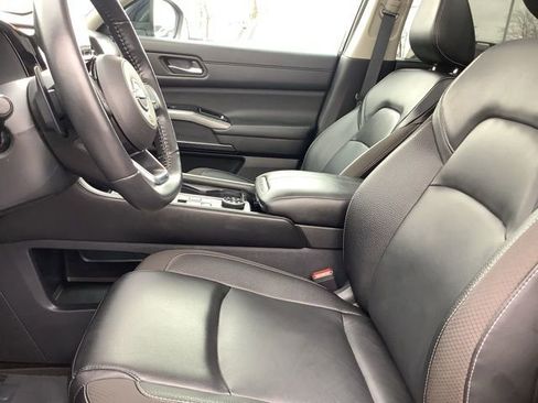 Used 2024 Nissan Pathfinder SL w/ SL Premium Package image 17