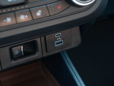Used 2024 Ford Maverick Lariat w/ FX4 Off-Road Package AWD/4WD image 30