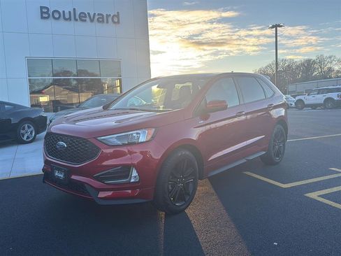 Used 2023 Ford Edge ST-Line w/ Class II Trailer Tow Package image 2