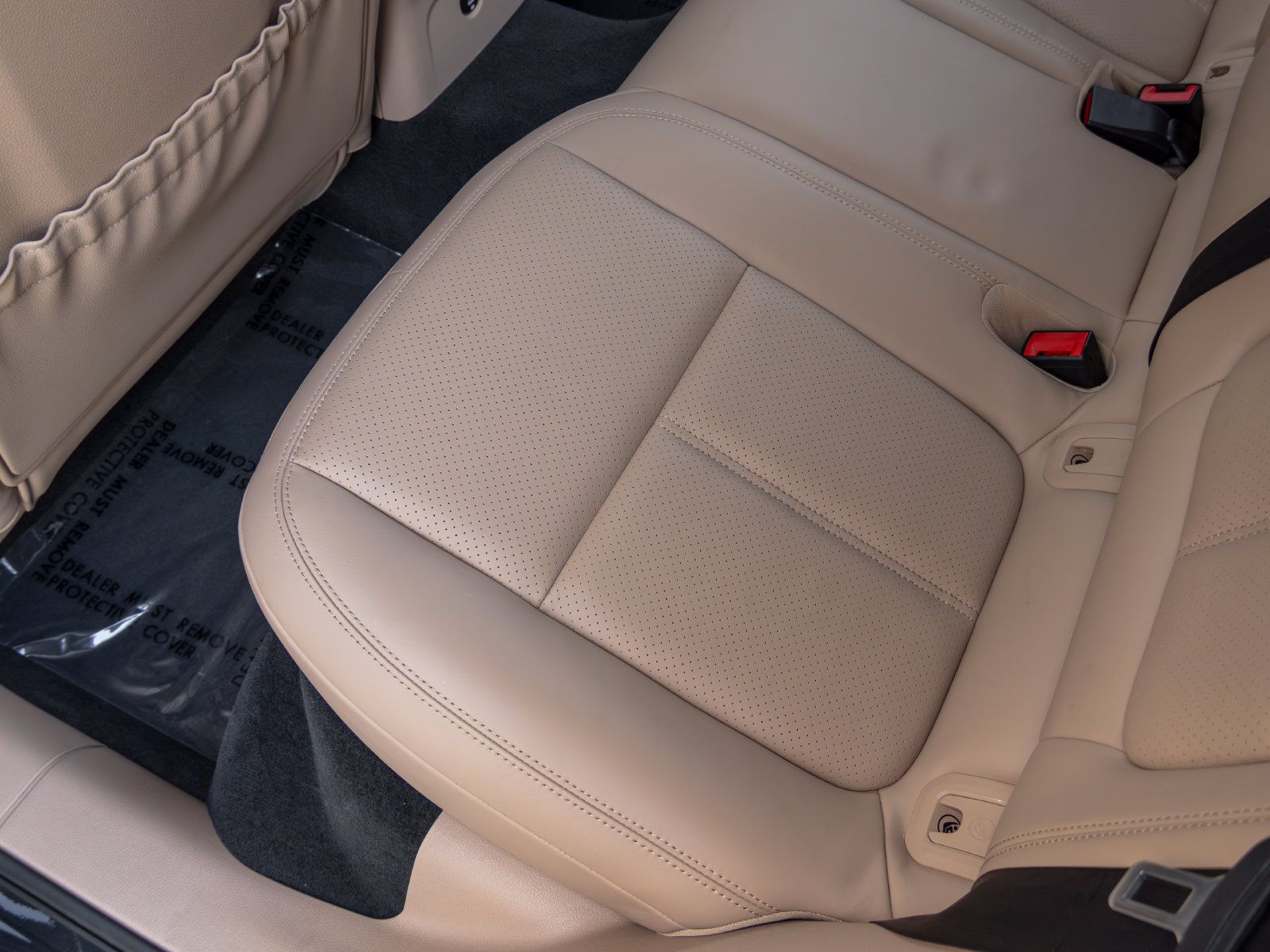 Certified 2023 Porsche Macan AWD/4WD image 42