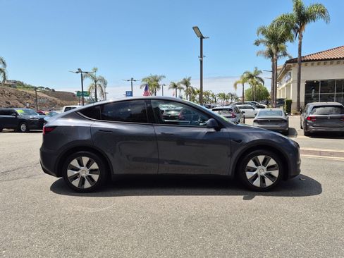 Used 2023 Tesla Model Y Long Range AWD/4WD image 6