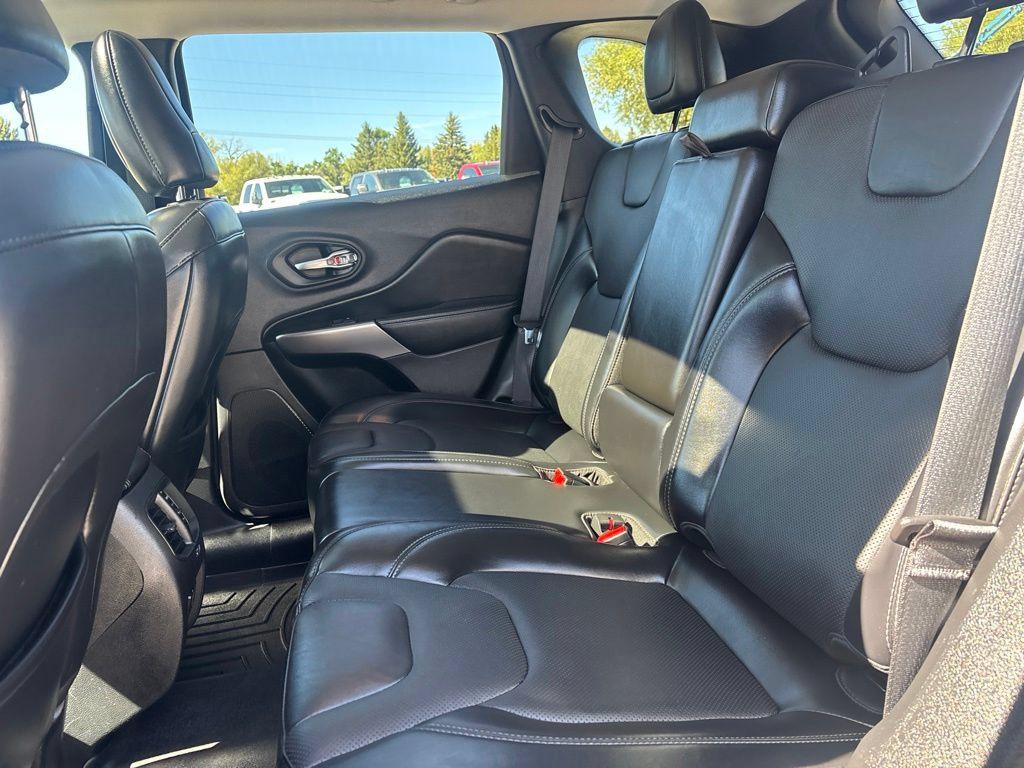 Used 2021 Jeep Cherokee Limited AWD/4WD image 22