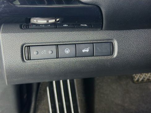 Used 2025 Nissan Pathfinder SV FWD image 17