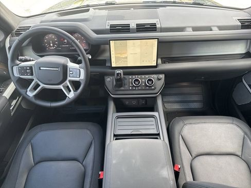 New 2024 Land Rover Defender 130 X-Dynamic SE image 12