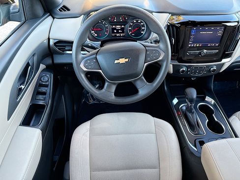Used 2023 Chevrolet Traverse LS image 16
