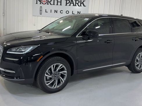 New 2026 Lincoln Corsair Premiere image 6