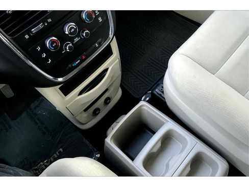 Used 2016 Dodge Grand Caravan SE w/ Quick Order Package 29E SE image 18