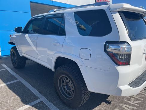 Used 2016 Toyota 4Runner SR5 image 4