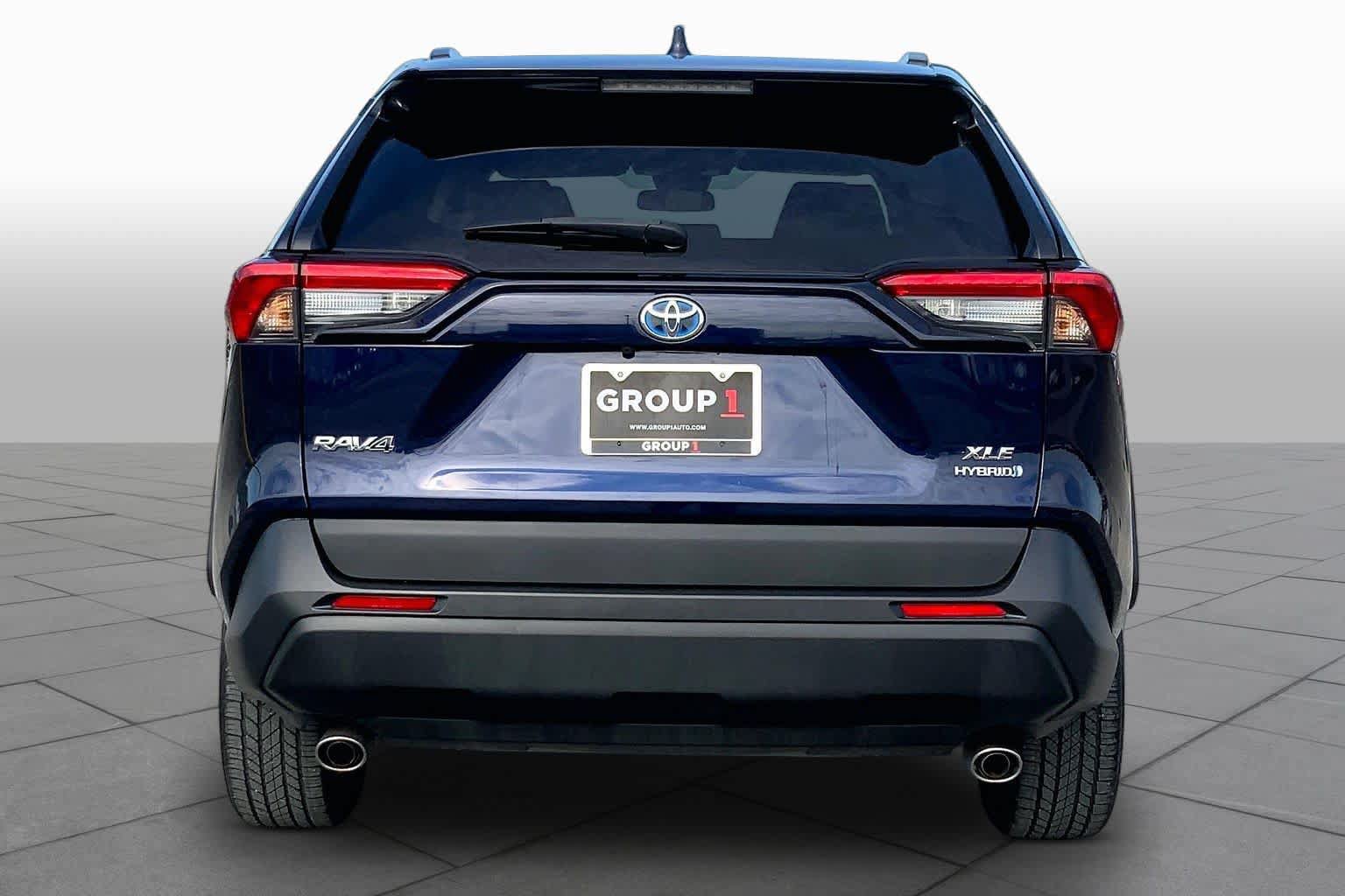 Used 2021 Toyota RAV4 XLE Premium AWD/4WD image 5