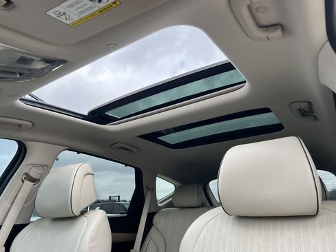 Used 2022 Genesis GV80 2.5T w/ Prestige Package 04 AWD/4WD image 12