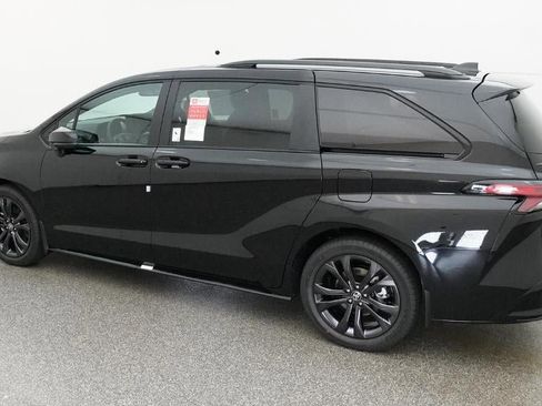 New 2026 Toyota Sienna XSE FWD image 4
