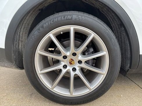 Used 2020 Porsche Cayenne image 10