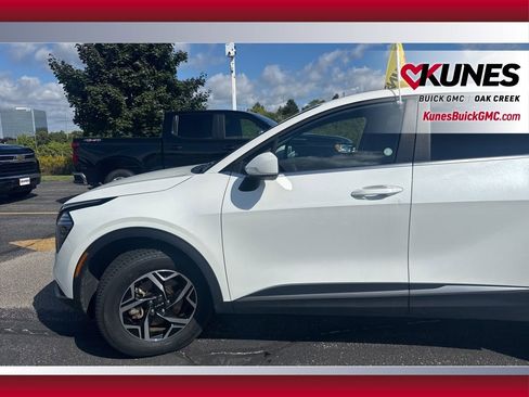 Used 2024 Kia Sportage LX image 6