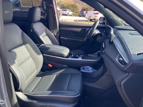 Used 2025 Buick Enclave Sport Touring image 20