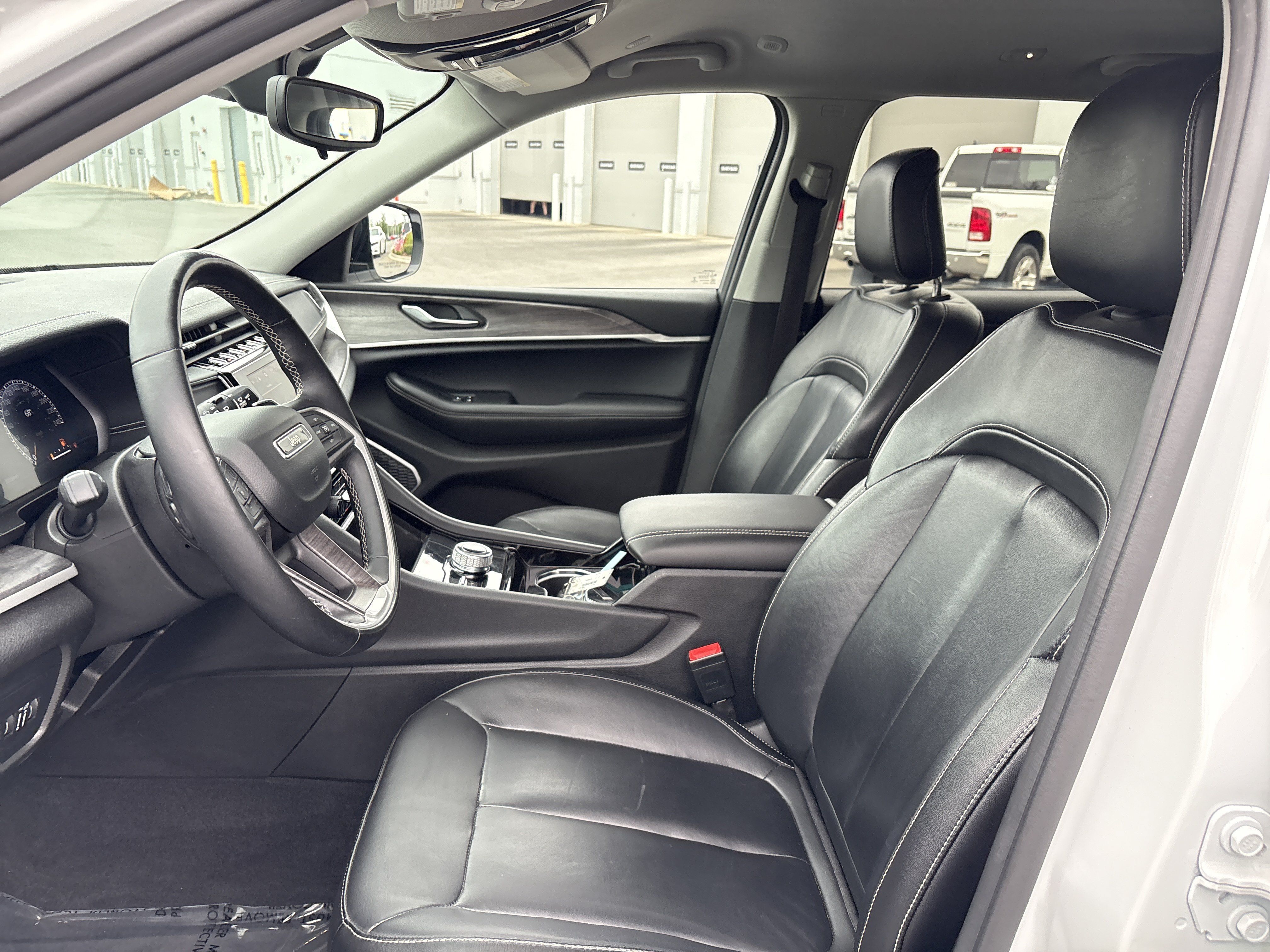 Used 2022 Jeep Grand Cherokee L Limited AWD/4WD image 18