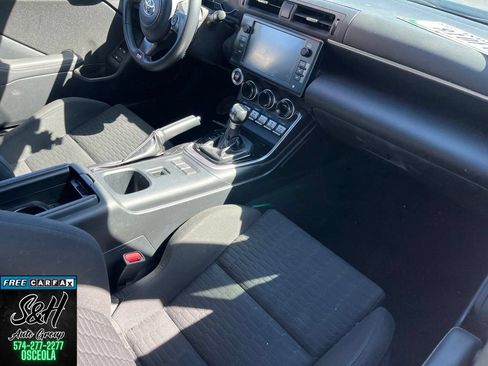 Used 2023 Toyota GR86 w/ ALL Weather Mat Package (TMS) RWD image 5
