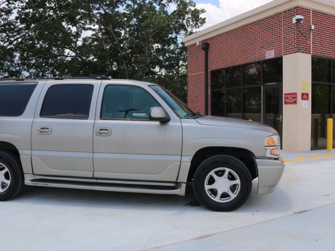 Used 2001 GMC Yukon XL Denali AWD/4WD image 52