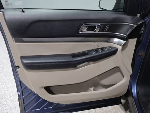 Used 2018 Ford Explorer XLT w/ Equipment Group 202A AWD/4WD image 13