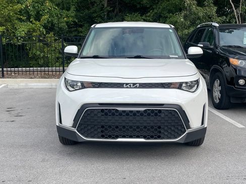 Used 2025 Kia Soul LX w/ LX Technology Package FWD image 2