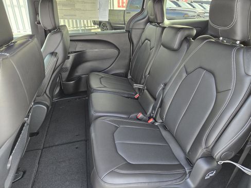 New 2026 Chrysler Pacifica Select image 27