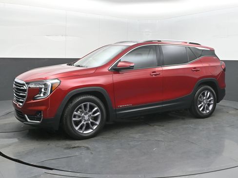 Used 2023 GMC Terrain SLT w/ Tech Package FWD image 5