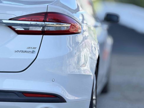 Used 2018 Ford Fusion SE w/ Equipment Group 602A FWD image 14