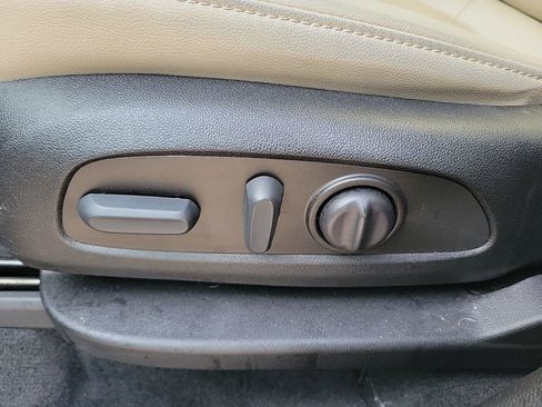 Used 2023 Chevrolet Traverse LT image 17