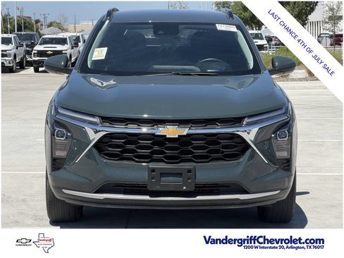 Used 2025 Chevrolet Trax LT w/ LT Convenience Package FWD image 7