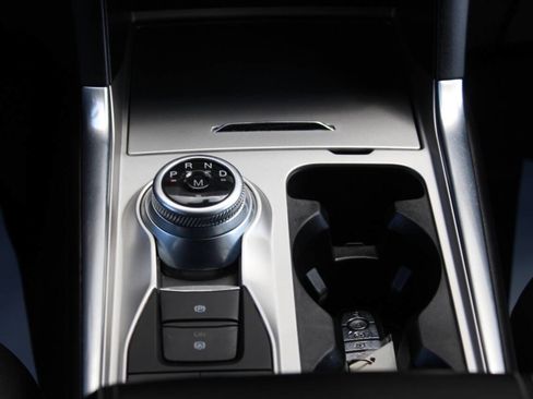 Used 2020 Ford Explorer XLT w/ Equipment Group 202A image 25