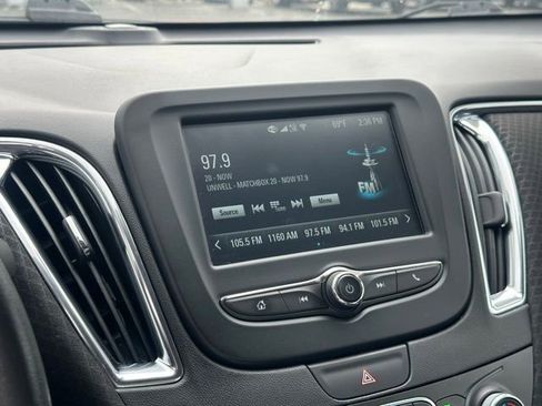 Used 2018 Chevrolet Malibu LT image 8