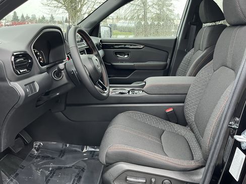 Used 2025 Honda Pilot Sport image 10