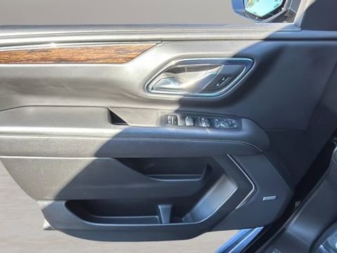 Used 2024 Chevrolet Suburban Premier image 17