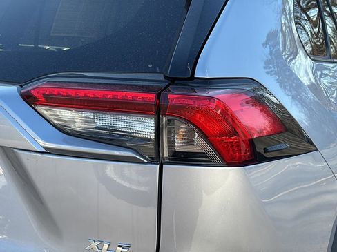 Used 2022 Toyota RAV4 XLE w/ Convenience Package image 12