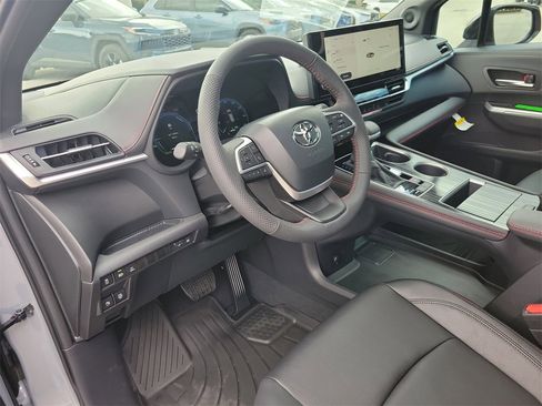 New 2026 Toyota Sienna XSE image 16
