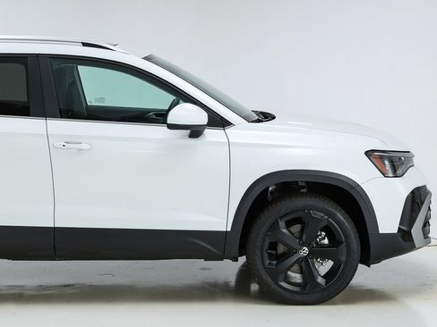 New 2025 Volkswagen Taos SEL image 12
