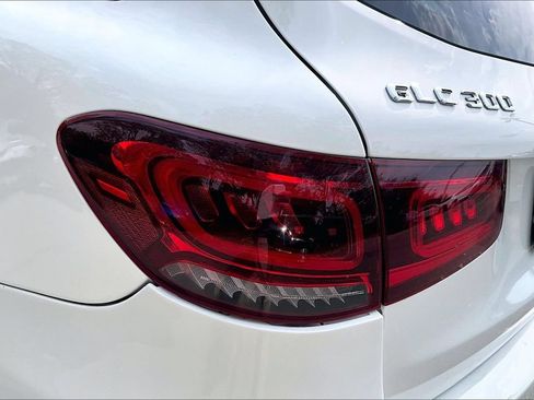 Used 2021 Mercedes-Benz GLC 300 4MATIC w/ AMG Line image 40