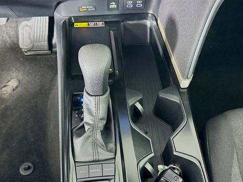 Used 2025 Toyota Camry LE image 23