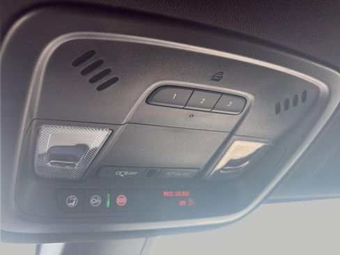 Used 2023 Chevrolet Traverse LT w/ LPO, Floor Liner Package AWD/4WD image 28